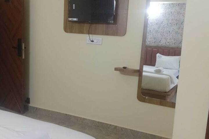 Room 9 of 15