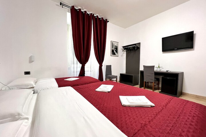 Room 25 of 40