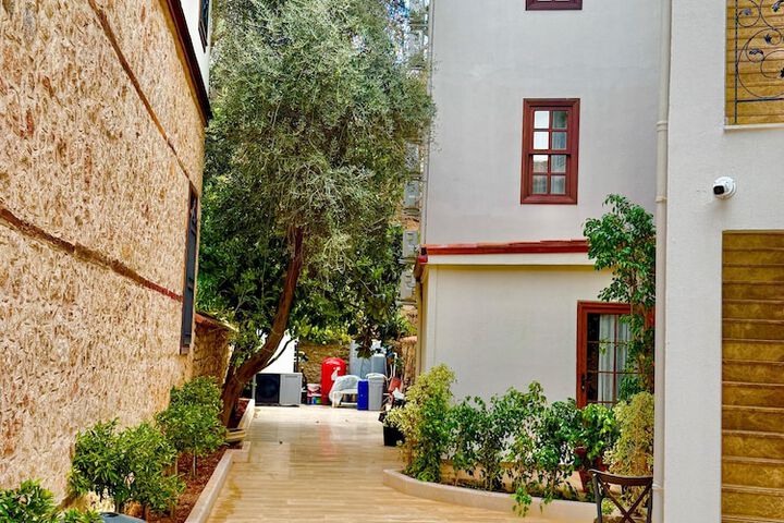Hotel Exterior 122 of 126