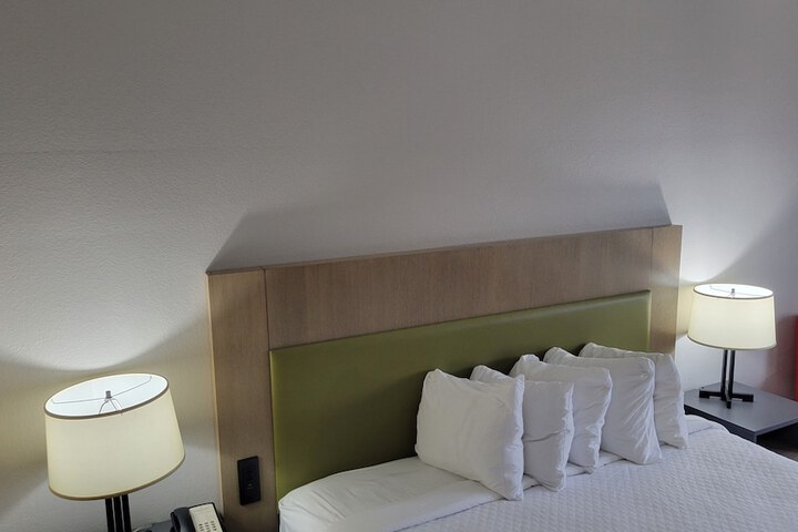 Standard King Bed Accessible (4 of 8)