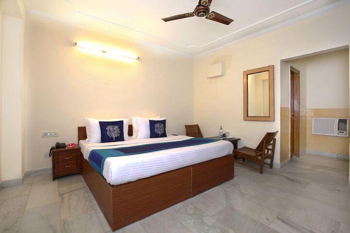Room 8 of 17