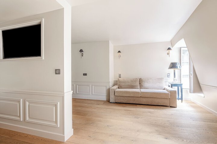 Room 13 of 30