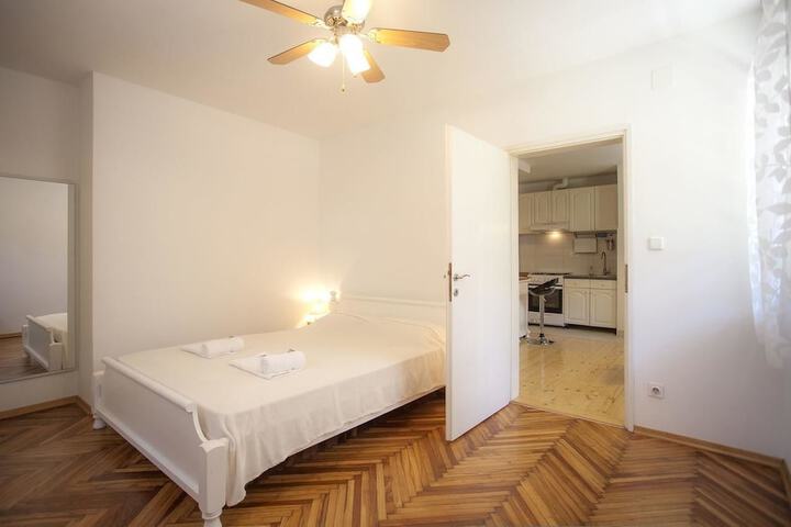 Room 9 of 180