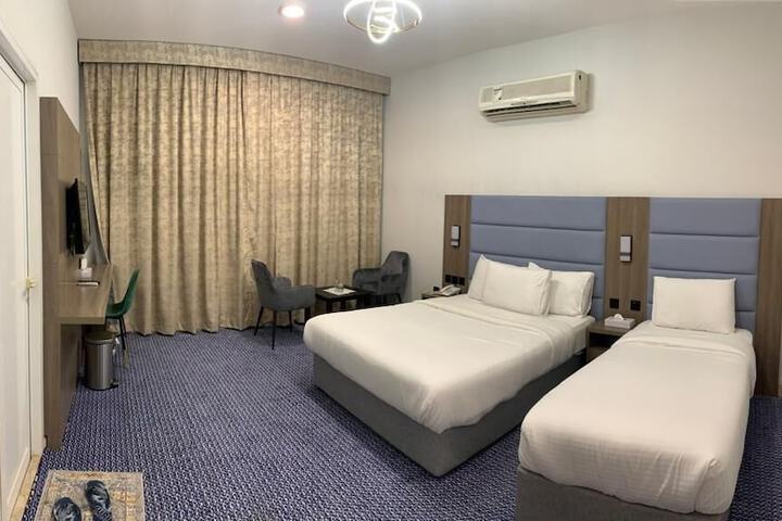 Room 5 of 10