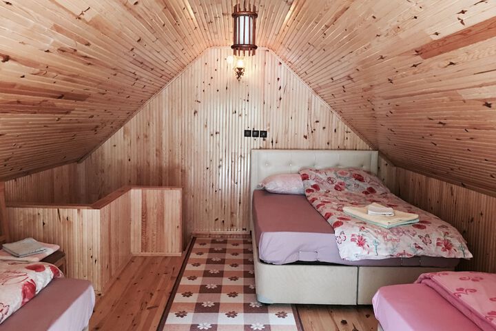 Room 4 of 49