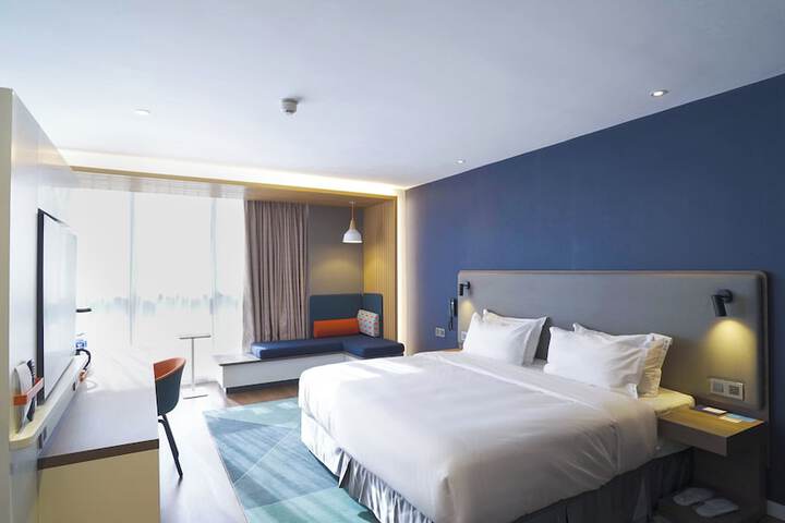 Room 14 of 40