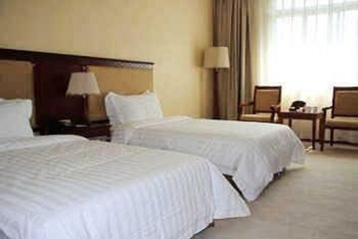 Room 8 of 16
