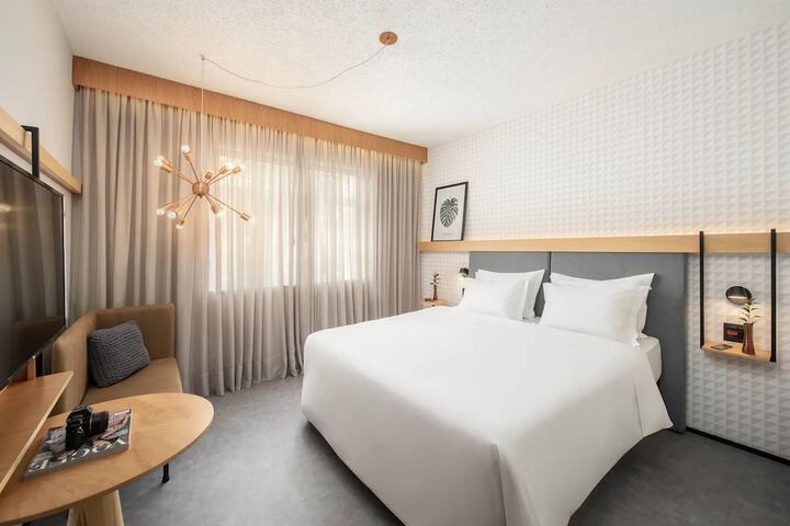 Room 10 of 45