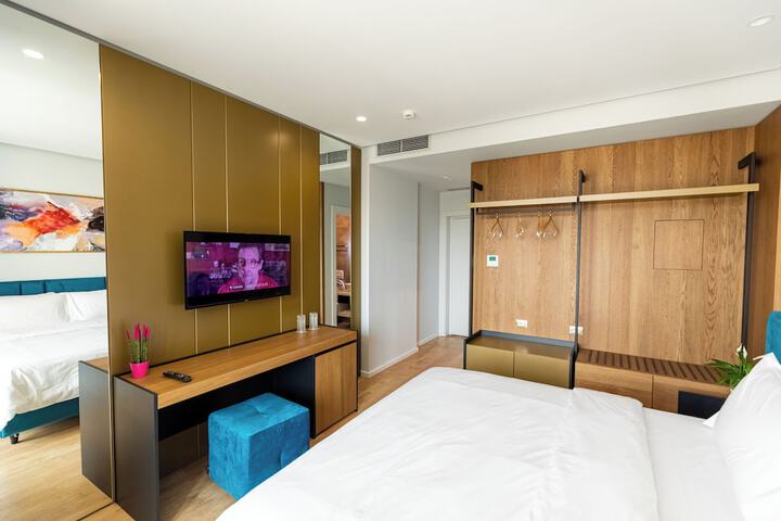 Room 32 of 107