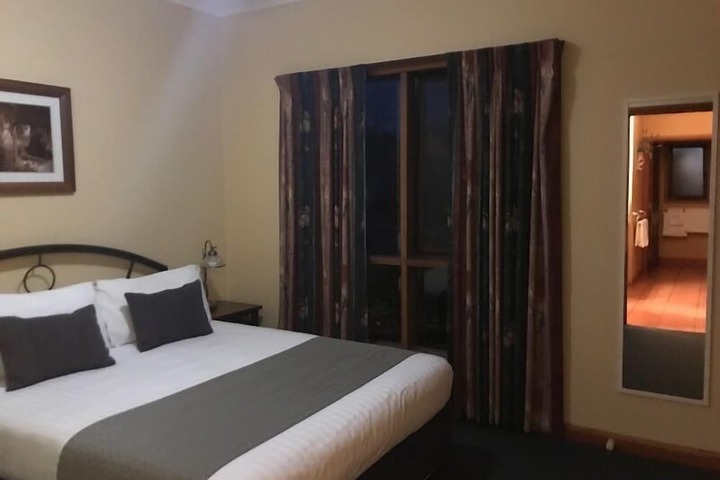 Room 35 of 79