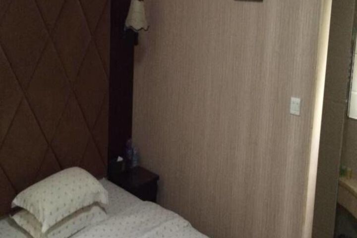 Room 16 of 26