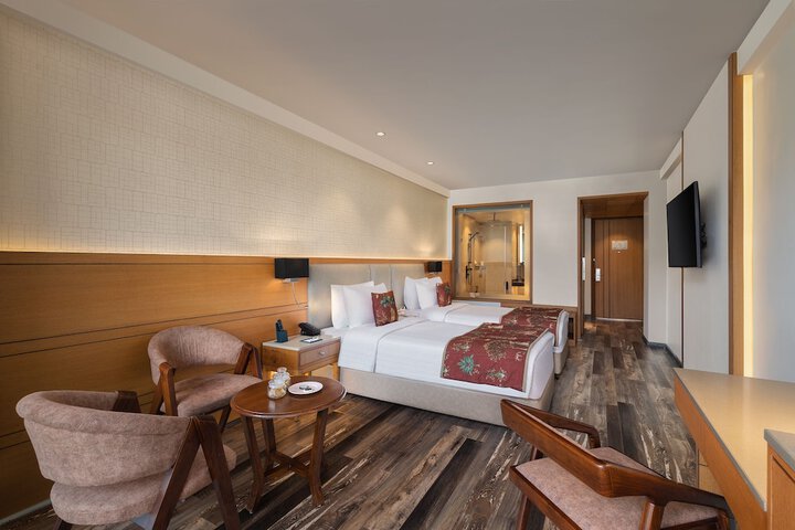 Room 6 of 32