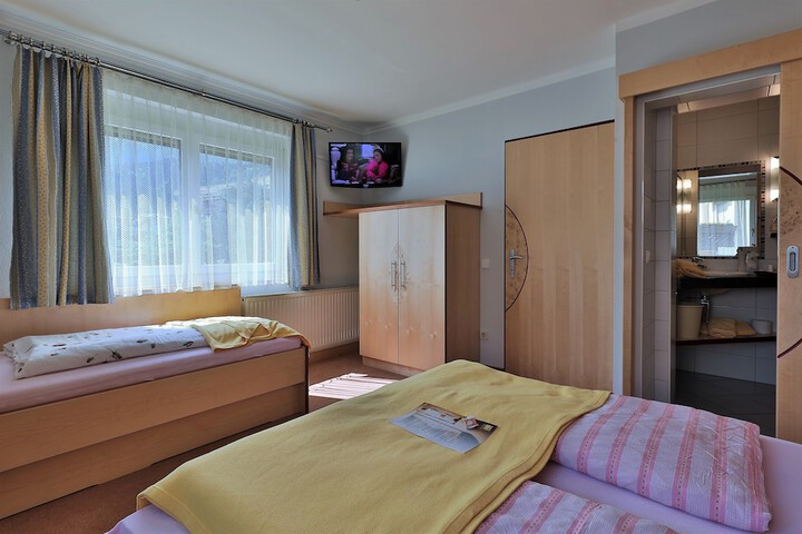 Room 16 of 87