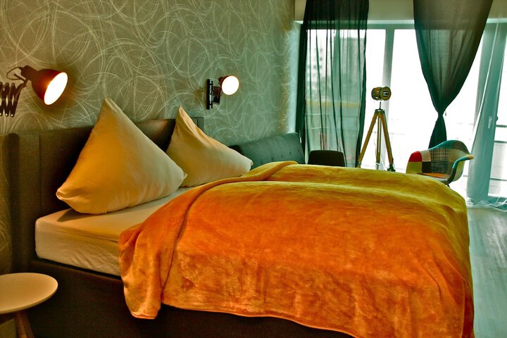 Room 4 of 36
