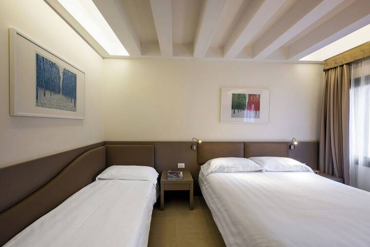 Room 28 of 51