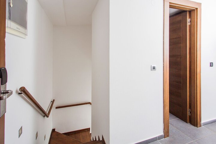 Room 6 of 114