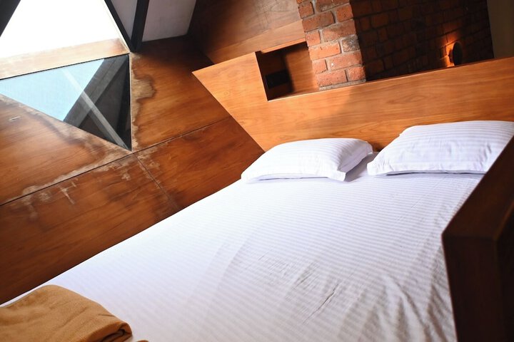 Room 6 of 47
