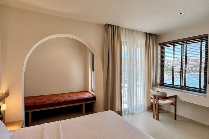 Room 7 of 48