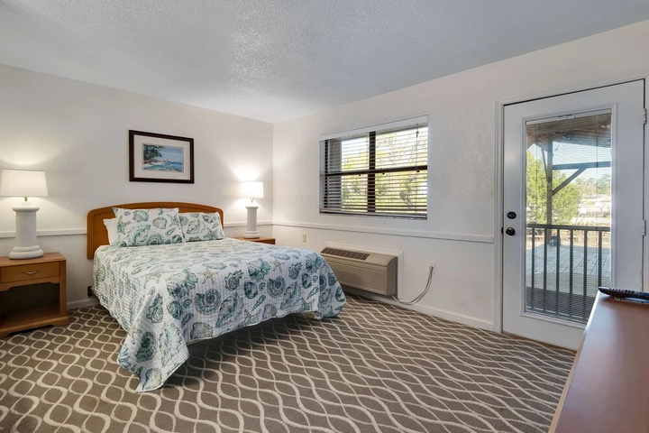 Room 5 of 9