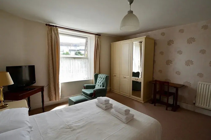 Room 2 of 20