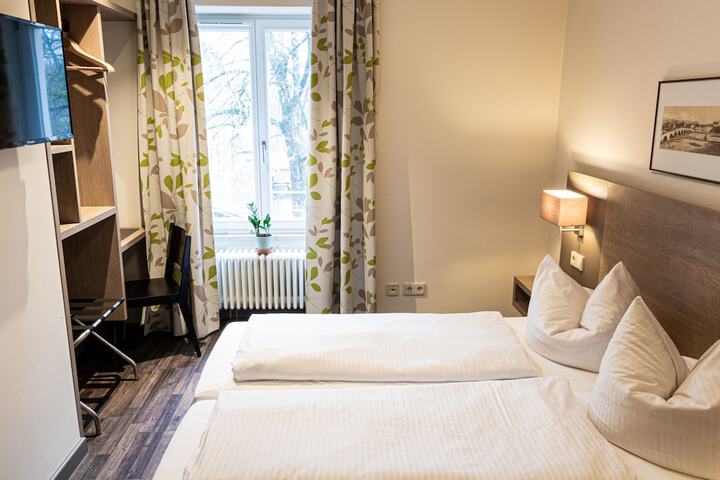 Room 2 of 20