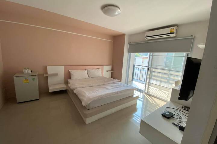 Room 5 of 9