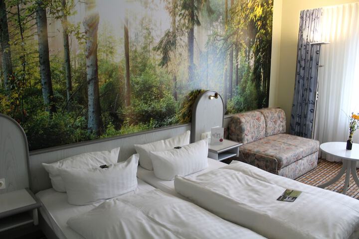 Room 4 of 79