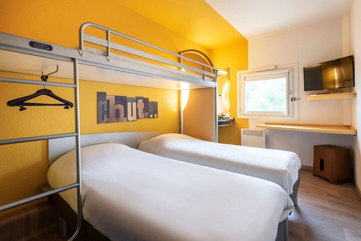 Room 7 of 28