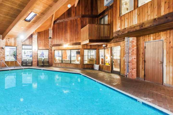 Exercise/lap pool
