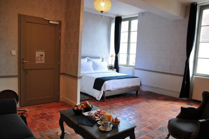 Room 7 of 110