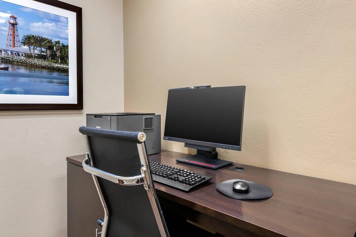 Business Center 34 of 37