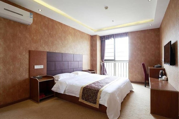 Room 3 of 8