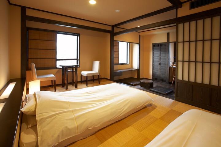 Room 2 of 25