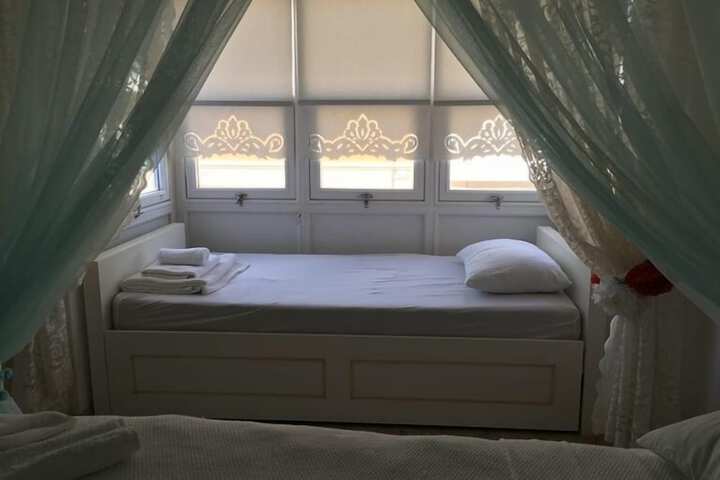 Room 21 of 132