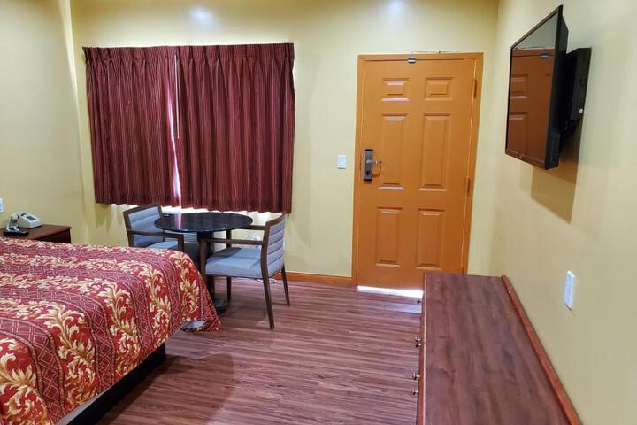 Standard Room, King or Two Doubles (2 of 4)