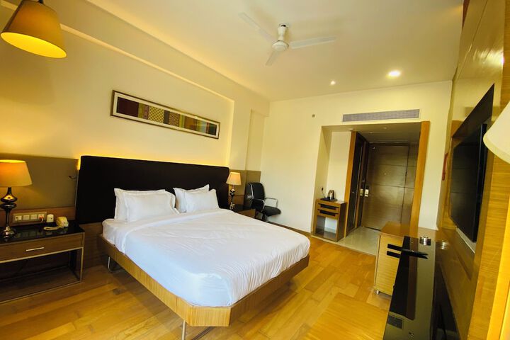 Room 5 of 14