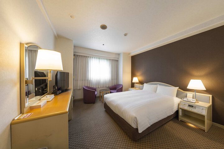 Room 9 of 24