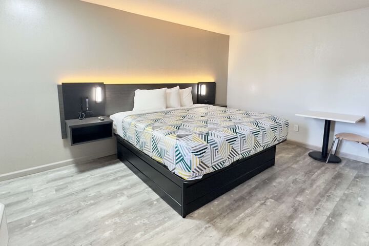 1 King Bed Micfridge (7 of 24)