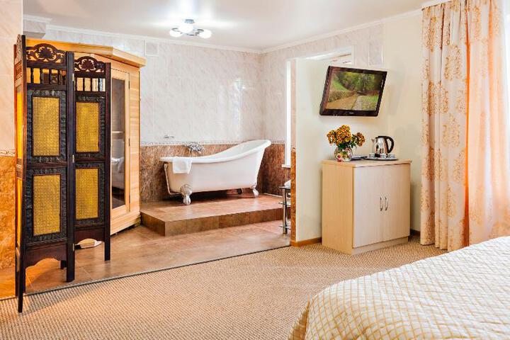 Room 8 of 10