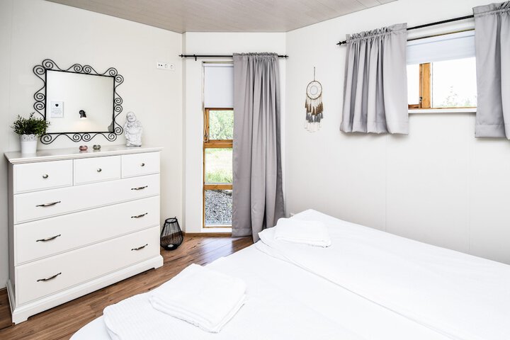 Room 4 of 32