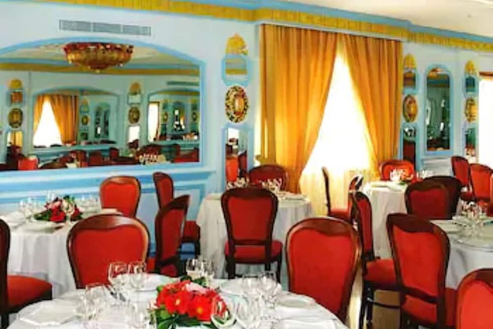 Dining 36 of 60