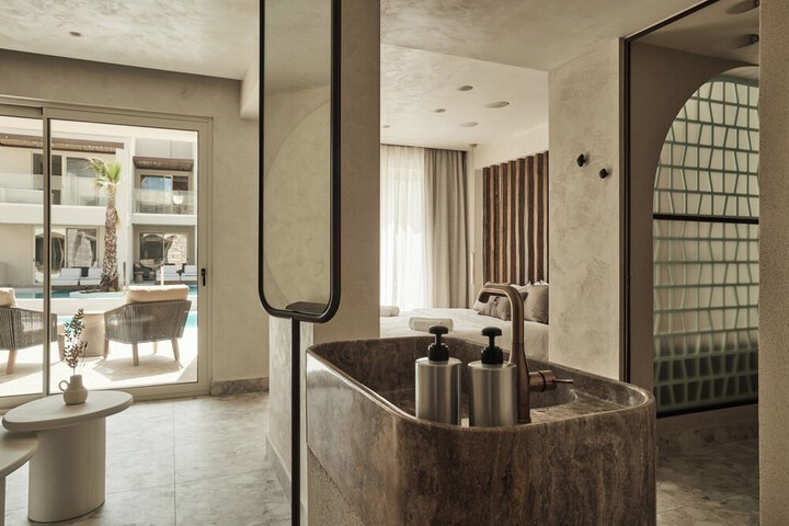 Room 15 of 212