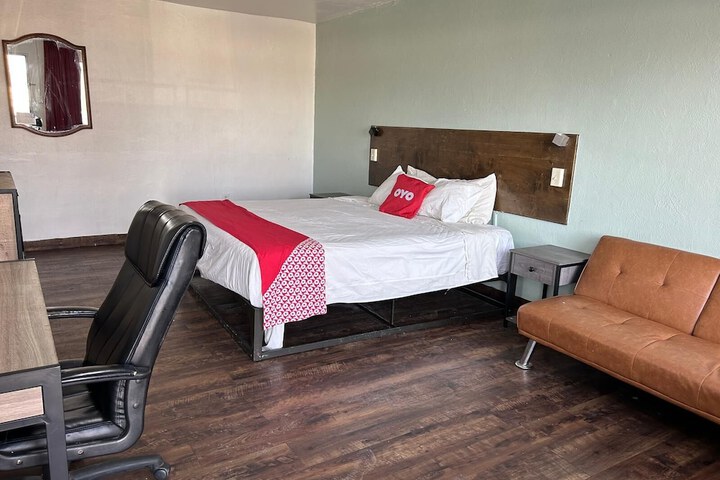 1 King Bed (13 of 20)