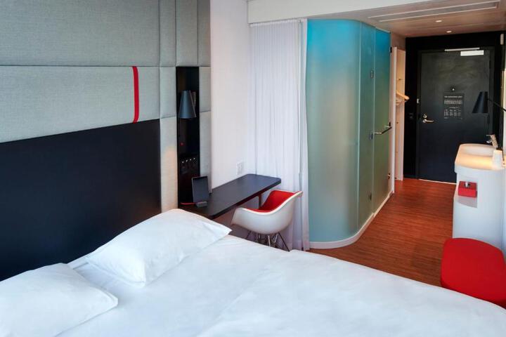 1 King Bed (9 of 10)