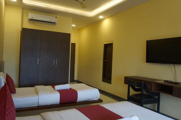 Room 35 of 128