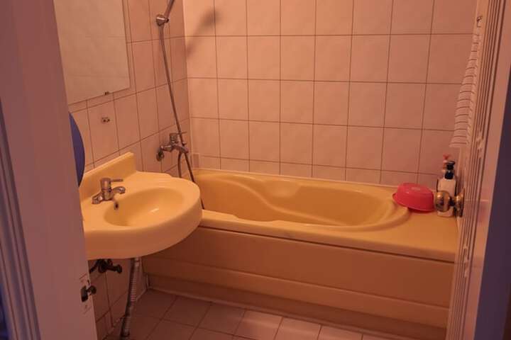 Room 7 of 10