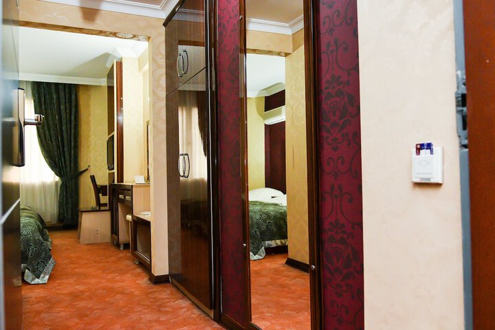 Room 28 of 40