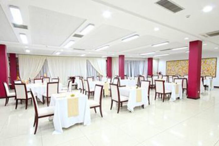 Dining 21 of 24