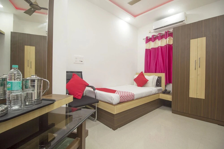 Room 5 of 12