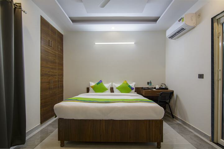 Room 12 of 26